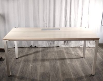 l'image d'un bureau sur lequel est posé un ordinateur portable