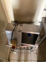 Un touret de brossage en inox ESCRIBA, sur entablement (photo 2)