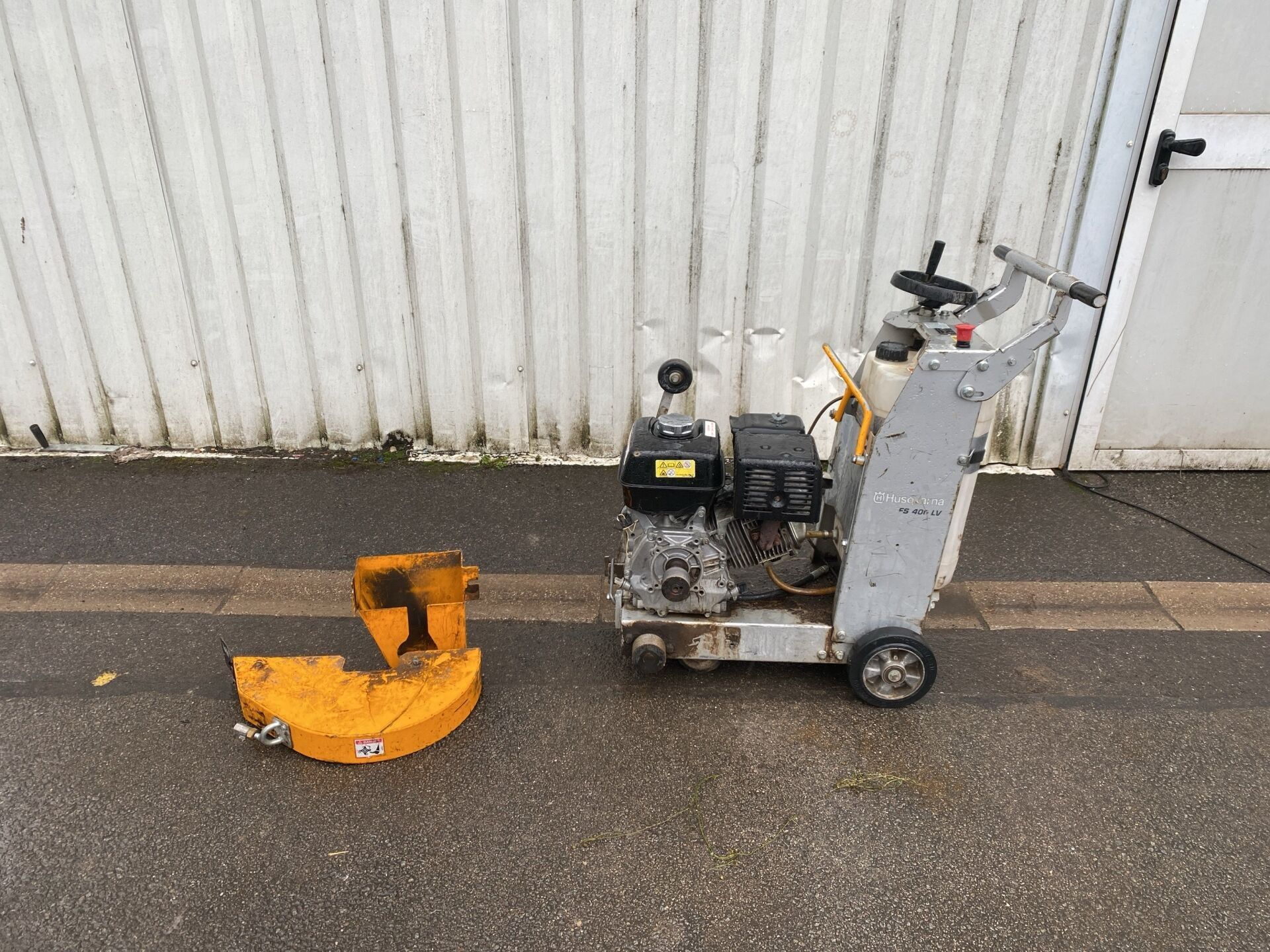 Scie de sol essence HUSQVARNA FS400LV