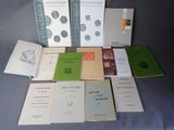 un grand nombre de livres posés sur une table