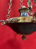Lustre à quatre lumières en bronze doré et tôle laquée, orné… (photo 5)