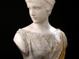 buste en marbre d'une femme coiffée d'un turban