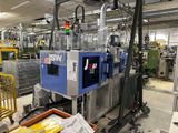 une machine installée à l'intérieur d'une usine
