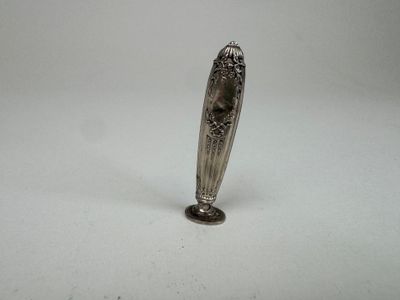 Sceau à cacheter en argent 950/1000, à décor de cartouche et… - Photo 1