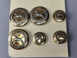 six boutons anciens en laiton ornés d'un chien et d'un oiseau