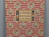 un livre rayé de rouge et de blanc, orné de motifs floraux