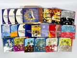 beaucoup de CD posés sur une table