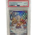 un gros plan d'une carte Pokémon dans un sachet en plastique
