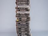 une pile de DVD empilés les uns sur les autres