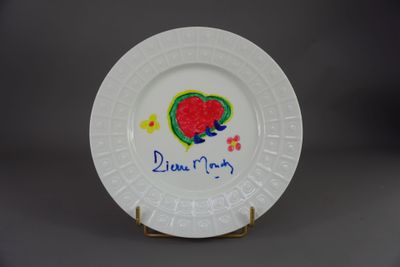 Pierre MONDY (1925 - 2012). Assiette en porcelaine à décor p…