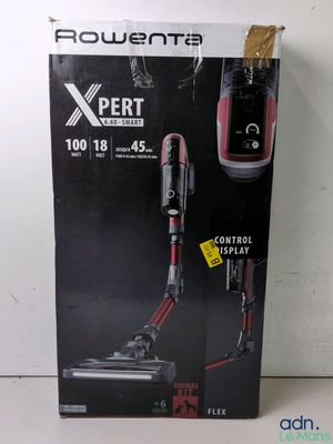 la boîte d'un aspirateur est ouverte sur la table