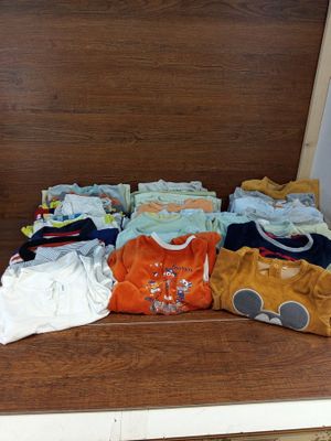 Lot de 30 pièces textiles de marque pour bébé comprenant :