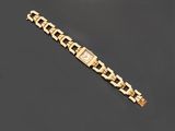 une montre-bracelet en or 18 carats, signée Cartier