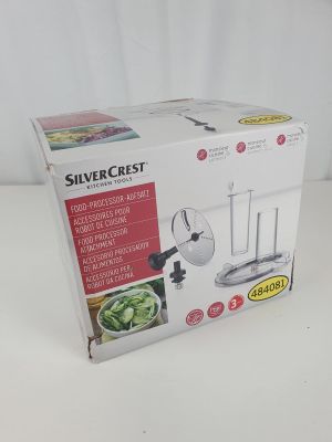 emballage d'un robot ménager Silvercrest posé sur une surface blanche