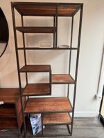 Etagère en métal et bois à huit niveaux asymétriques