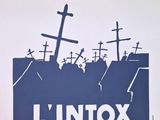 une pancarte sur laquelle on peut lire « L'Inox vient à domicile »