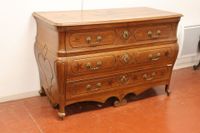 Commode en bois naturel et marqueterie d'étoiles, elle ouvre… (photo 4)