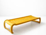 une image représentant un banc jaune posé sur un sol blanc