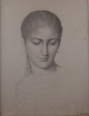 une vieille photo en noir et blanc d'une femme les yeux fermés
