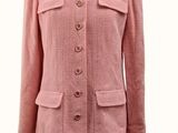 la veste rose est sur un mannequin, un mannequin, un mannequin, un mannequin, un mannequin, un mannequin, un mannequin, un mannequin, un manne