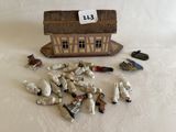 beaucoup de petites figurines qui se trouvent sur la table