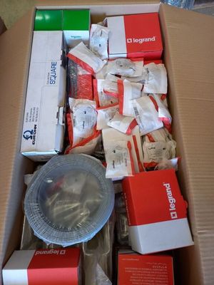 Lot de matériels et accessoires d'ÉLECTRICITÉ pour électrici…