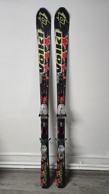 pair of skis leaning up against a wall in a room