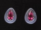 paire de boucles d'oreilles en verre rose et transparent en forme de larme, rehaussées de touches dorées