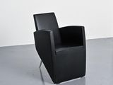 a black chair that is sitting in the middle of a room