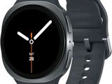 gros plan d'une montre intelligente sur fond blanc
