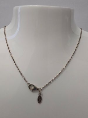 gros plan d'un collier sur un mannequin mannequin mannequin mannequin mannequin mannequin mannequin mannequin mannequin