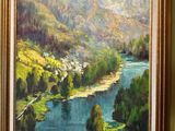 un tableau sur le mur d'une pièce avec un tableau sur le mur