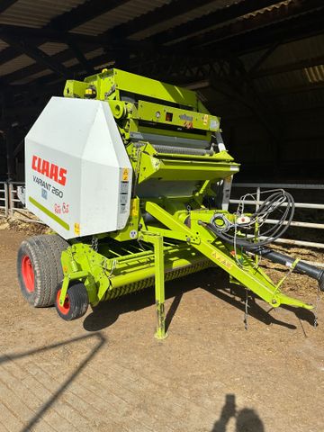 Presse CLAAS Variant 260 RC