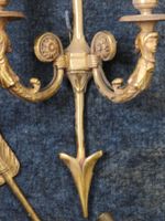 DEUX PAIRES D'APPLIQUES à deux bras de lumière en bronze cis… (photo 5)