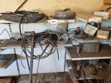 de nombreux types d'équipements électriques sur les rayons