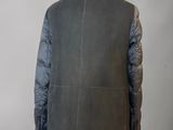 the back view of a man ' s jacket with a fur collar