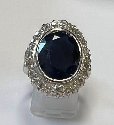 Importante Bague Pompadour en or blanc 750°/.(18K) 12g05 orn…