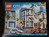 une boîte contenant un ensemble Lego City