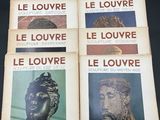 six livres posés sur une table, avec la photo d'un homme et d'une femme