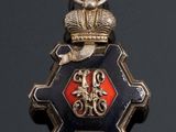 an image of a badge with a crown on it
