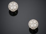 une paire de boucles d'oreilles en diamant, signées Van Cleef