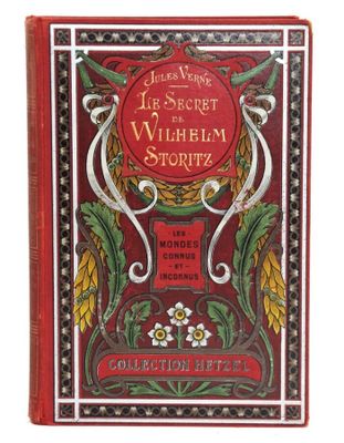 un vieux livre avec l'image d'une femme en robe rouge
