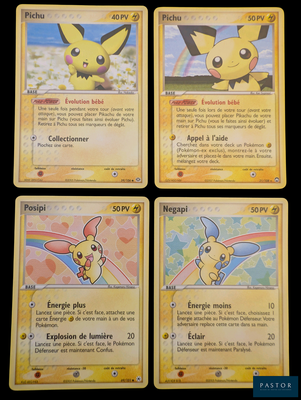 quatre cartes Pokémon présentant des motifs différents sur fond noir