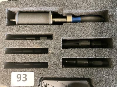 une boîte contenant un ensemble d'outils