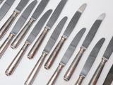 a lot of knives that are on a table