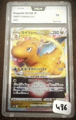 une photo d'une carte Pokémon dans un étui en plastique