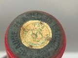 gros plan d'une bouteille de vin portant une étiquette