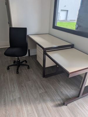 Ensemble du mobilier de bureau comprenant deux chaises de bu… - Photo 1