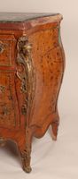 Commode sauteuse de forme galbée toutes faces, en bois de pl… (photo 6)