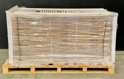 une palette sur laquelle se trouvent plusieurs cartons